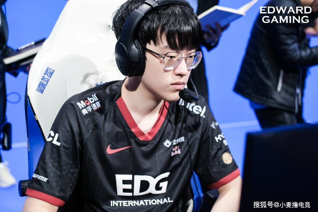 开云APP-IG鏖战G2，Ruler关键团战开团秒人激烈交锋小组赛，锁定晋级资格