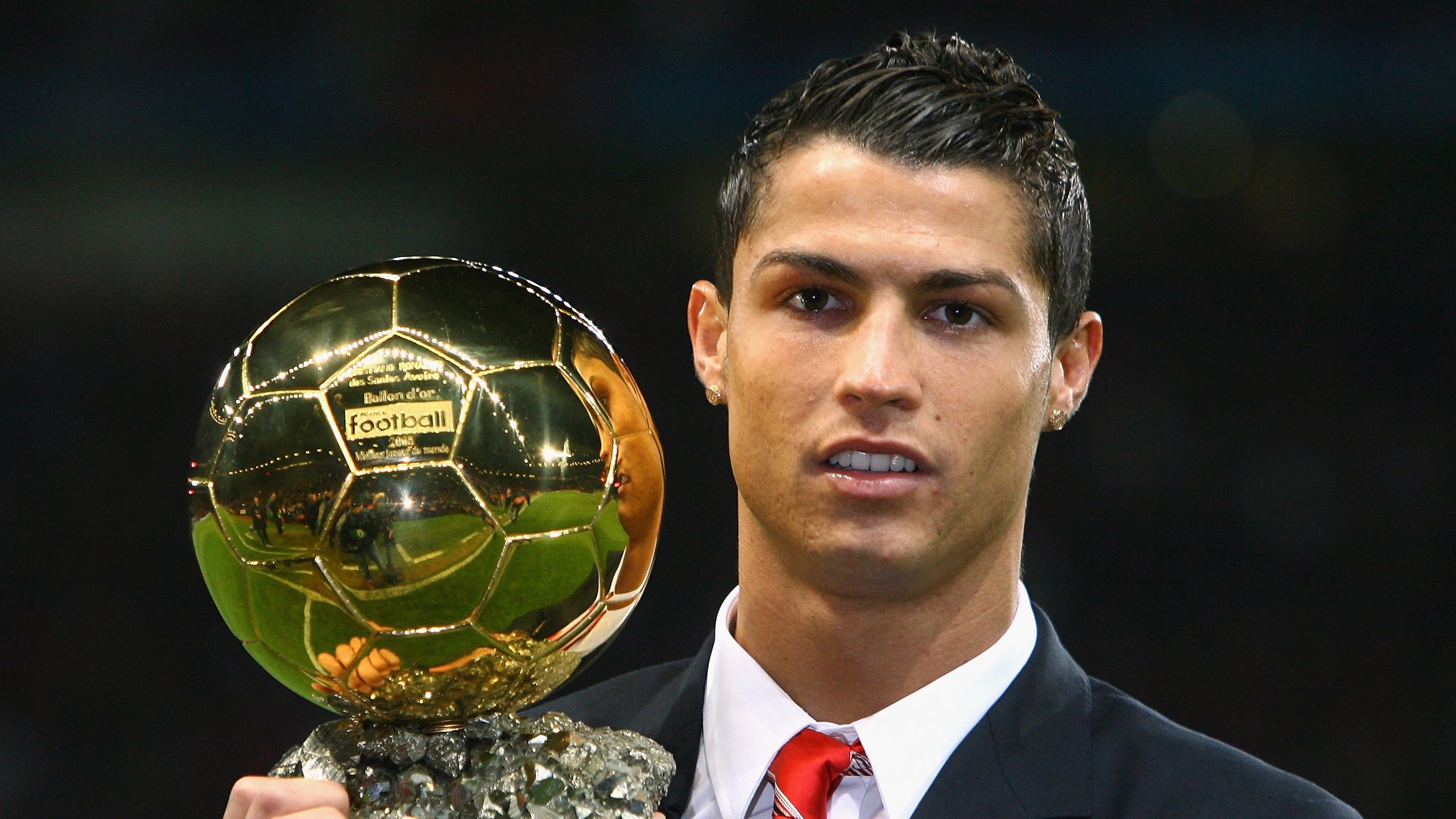 沙特稳扎稳打力克加拿大,迪马利亚关键战役再现巨星风采—足球世界的双重奏