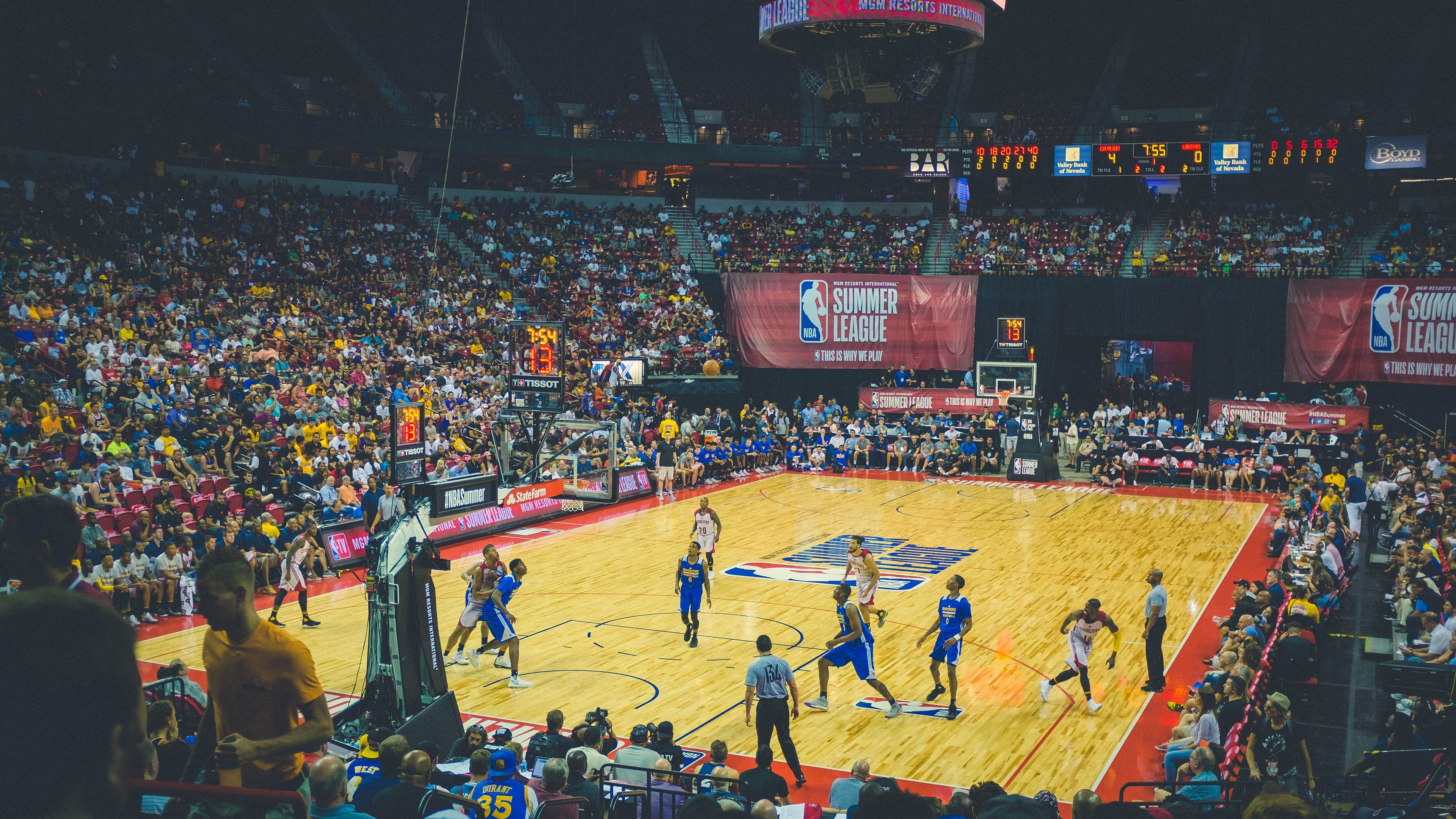 开云体育-克莱带动全队节奏，雷霆制霸黄蜂