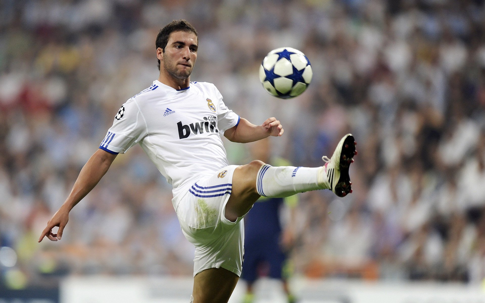 开云官网-被一个人扛在肩上的球队，伊萨克如何成为阿森纳的北欧神盾